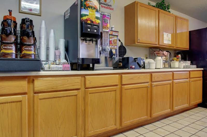Super 8 By Wyndham Kirksville-University Area 外观 照片